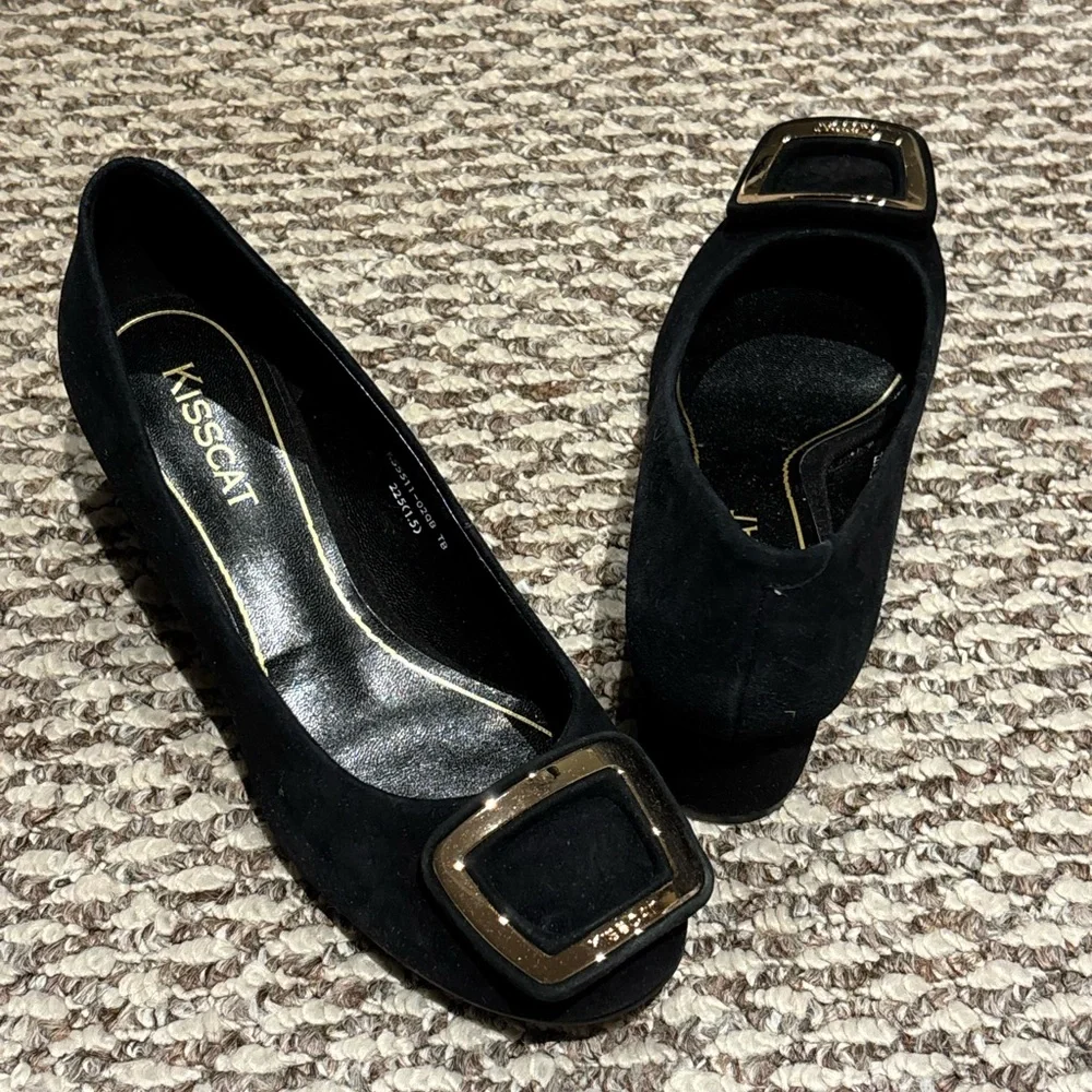 Vintage Kisscat Black Flats with Gold Buckle - Picture 9 of 11